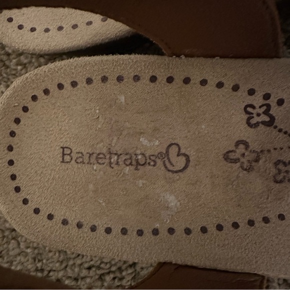 Baretraps brown sandals soft footbed and a T-strap design size 8W - Picture 6 of 7
